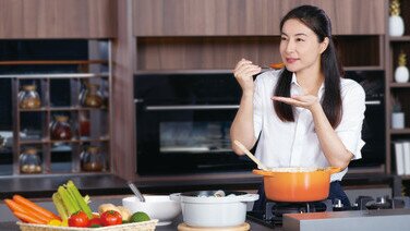 人氣鑄鐵鍋傳熱速度快？金屬釋出量慎提防