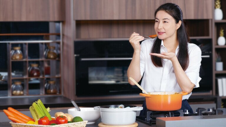 人氣鑄鐵鍋傳熱速度快？金屬釋出量慎提防