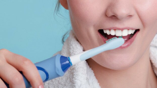 哪款电动牙刷刷得干净兼电力持久？