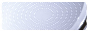高非球微透鏡 (Highly Aspherical Lenslet Target，簡稱HALT 鏡)，上圖為於光線照射下HALT鏡的鏡片倒影。