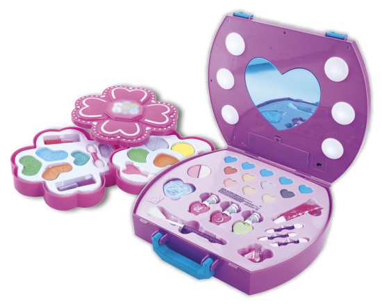 市面上「具玩樂價值的化妝品」套裝產品。