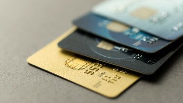 「理性消費 x 負責任貸款」特集 - 簽卡前不可不知的信用卡收費項目
