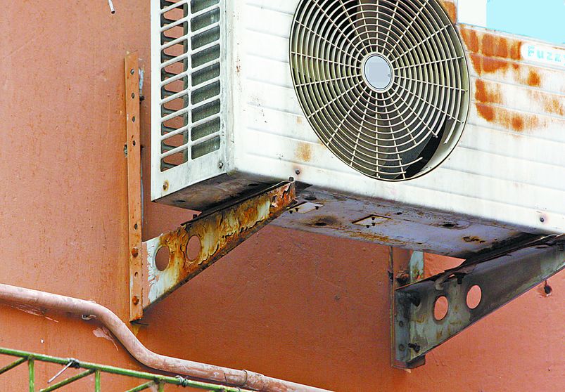 提防冷氣室外機支架殘舊墜落傷人