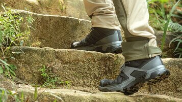 Poor Water Resistance Found in  6 Waterproof Hiking Boots and 2 Hiking Backpacks  Pick the Right Hiking Equipment Prudently to Ensure Safety